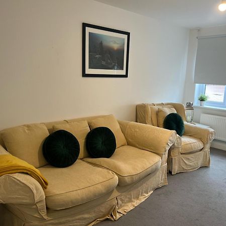 Village House St Mellons - Close To A48 And M4 카디프 외부 사진