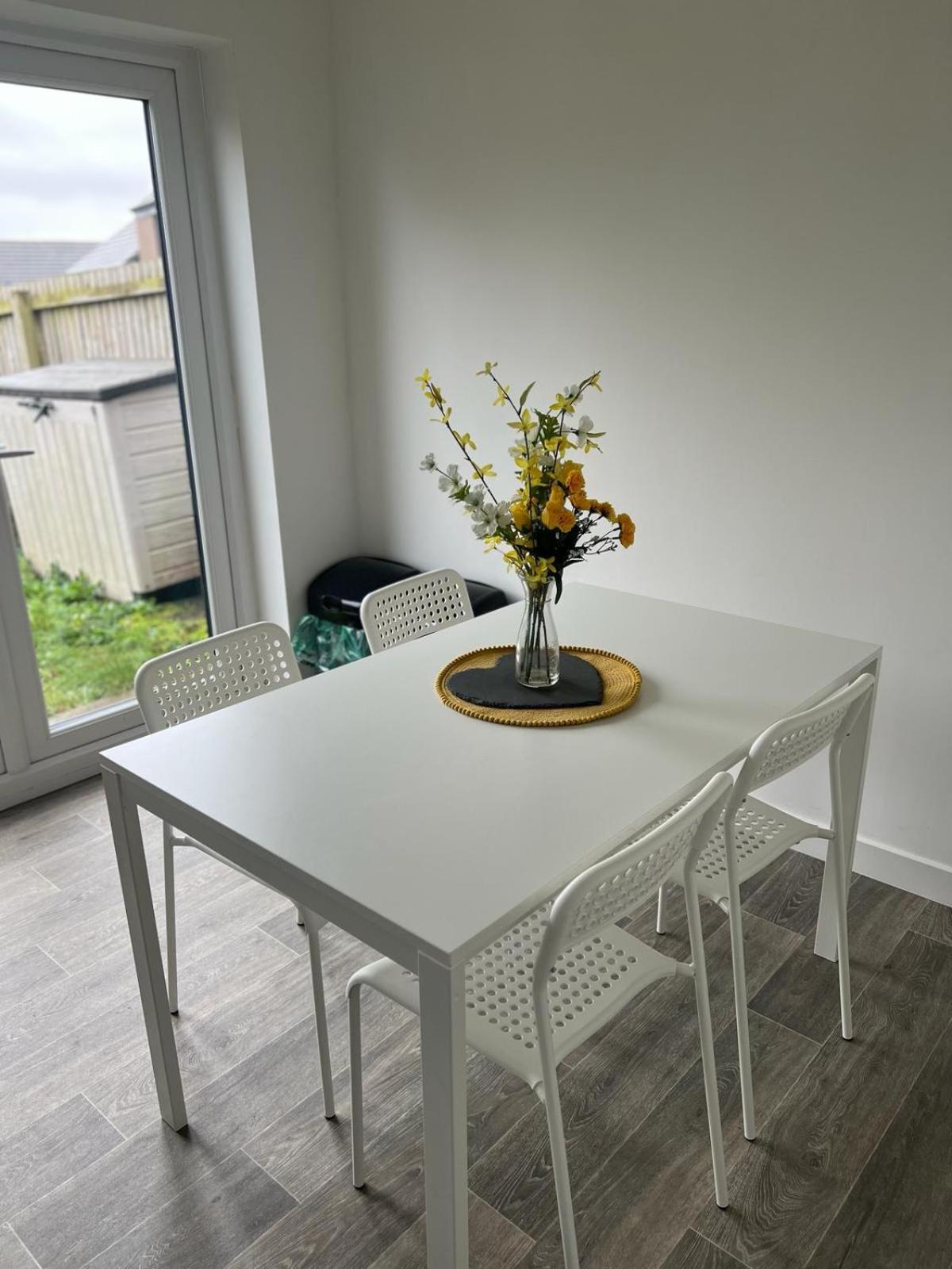 Village House St Mellons - Close To A48 And M4 카디프 외부 사진