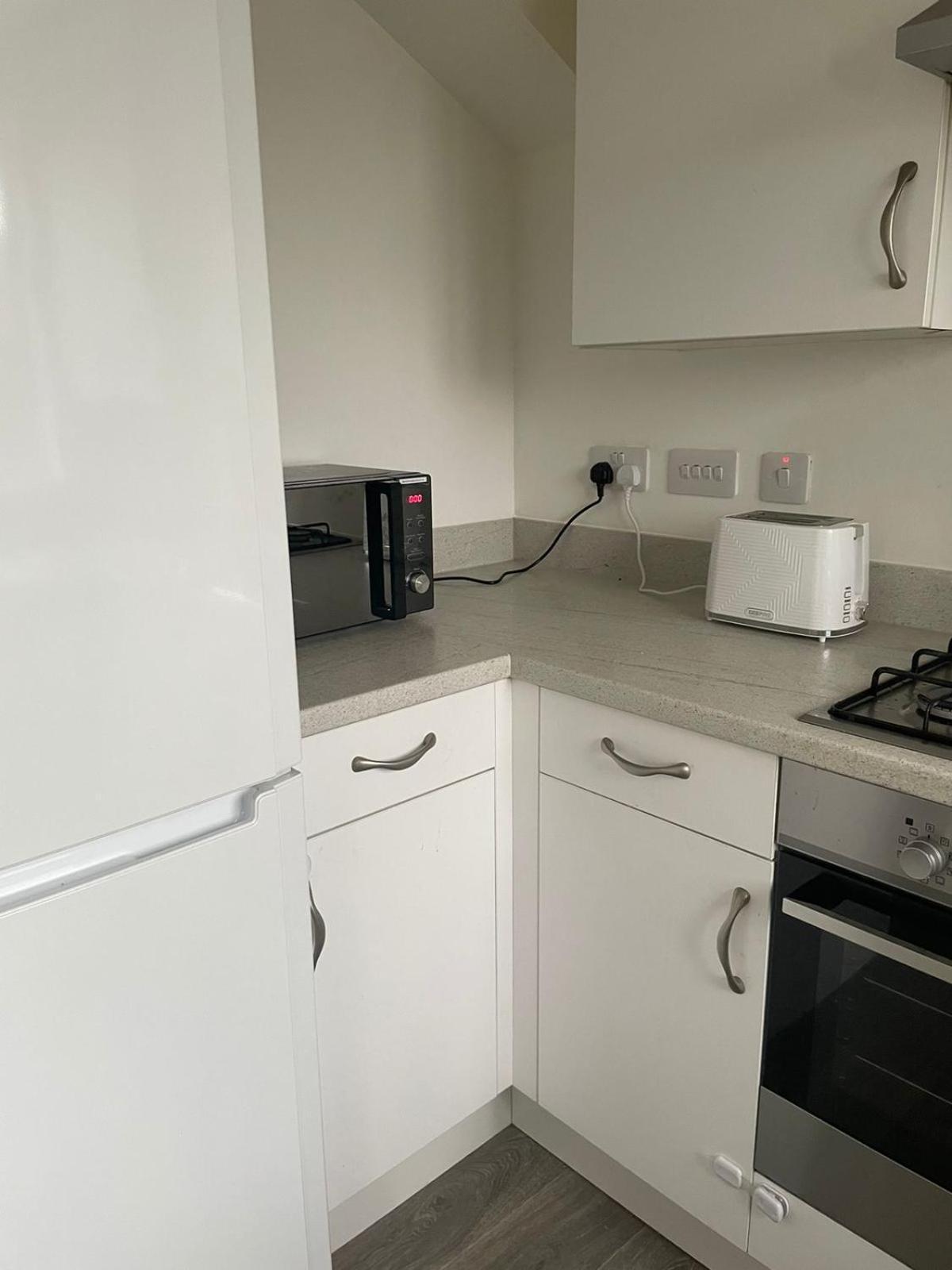 Village House St Mellons - Close To A48 And M4 카디프 외부 사진